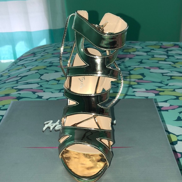 Metallic Gold High heel sandals - Picture 3 of 6